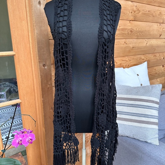 SAY WHAT Black Crochet Fringe Vest Boho Festival Open Knit Layering Duster Sz XS - Picture 6 of 14